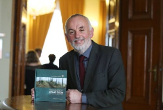 Ocenění Kniha roku 2015 získal Martin Kuna s kolektivem spoluautorů za publikaci <i>Archeologický atlas Čech</i> (11. 4. 2016). 