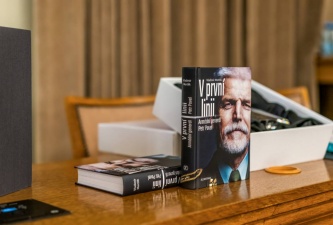 Nejprodávanější knihou roku 2019 z produkce Nakladatelství Academia se stala kniha Vladimíra Mertlíka <i>V první linii: Armádní generál Petr Pavel</i> (4. 9. 2020).