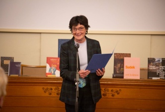 Knihu roku 2020 vyhlásila předsedkyně Akademie věd ČR prof. Eva Zažímalová (1. 10. 2021).