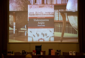 Nejprodávanější knihou roku 2020 z produkce Nakladatelství Academia byla publikace Shakespearova Anglie Martina Hilského (1. 10. 2021).